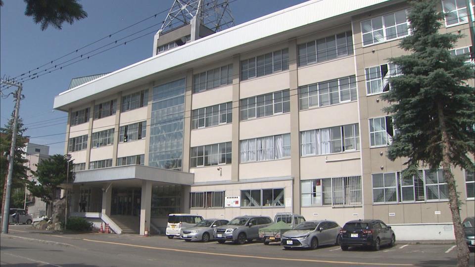 建造物損壊容疑で52歳の男を逮捕した旭川中央警察署