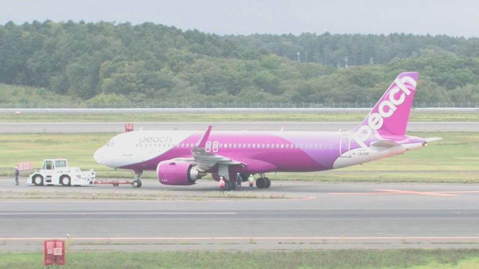 緊急停止した機体（10日午後４時ごろ　北海道・新千歳空港）