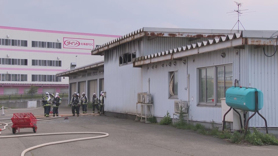 火事があった工場（7日午前　札幌市東区本町2条10丁目）