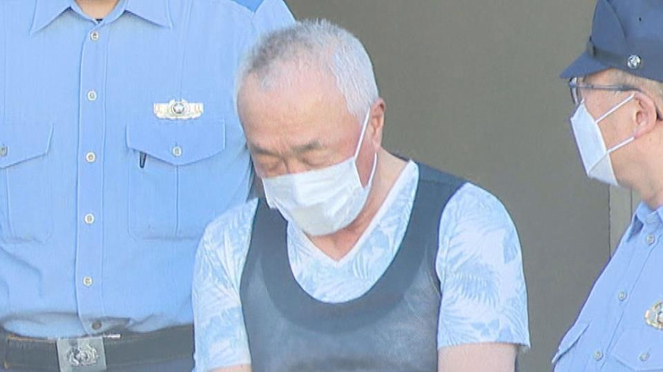 送検される櫻庭裕之容疑者（67）（12日　稚内警察署）