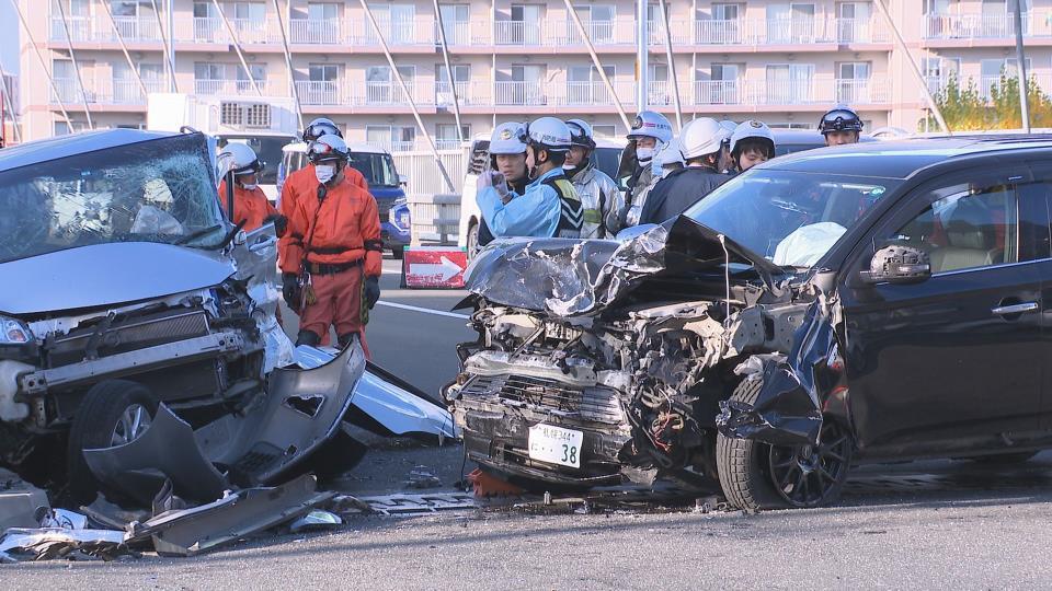 事故現場（11日午後　札幌市白石区菊水５条１丁目）