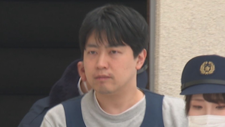 送検される高濱暁容疑者(5日　札幌北警察署）