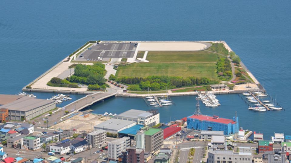 事件現場となった函館港の「緑の島」（公式HPより）