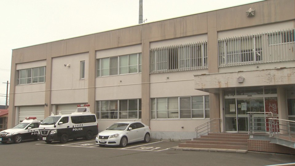 70代女性が死亡した事故原因を調べる池田警察署