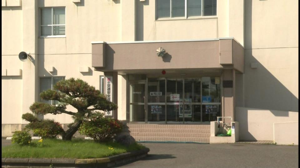 脅迫容疑で39歳の男を逮捕した静内警察署