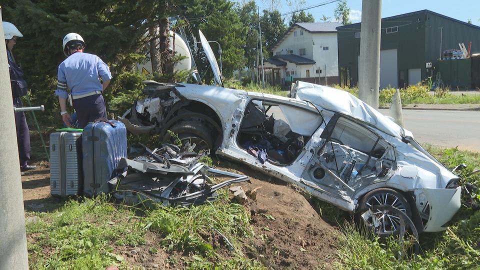 タンクローリーと衝突した乗用車（８日午前、倶知安町）