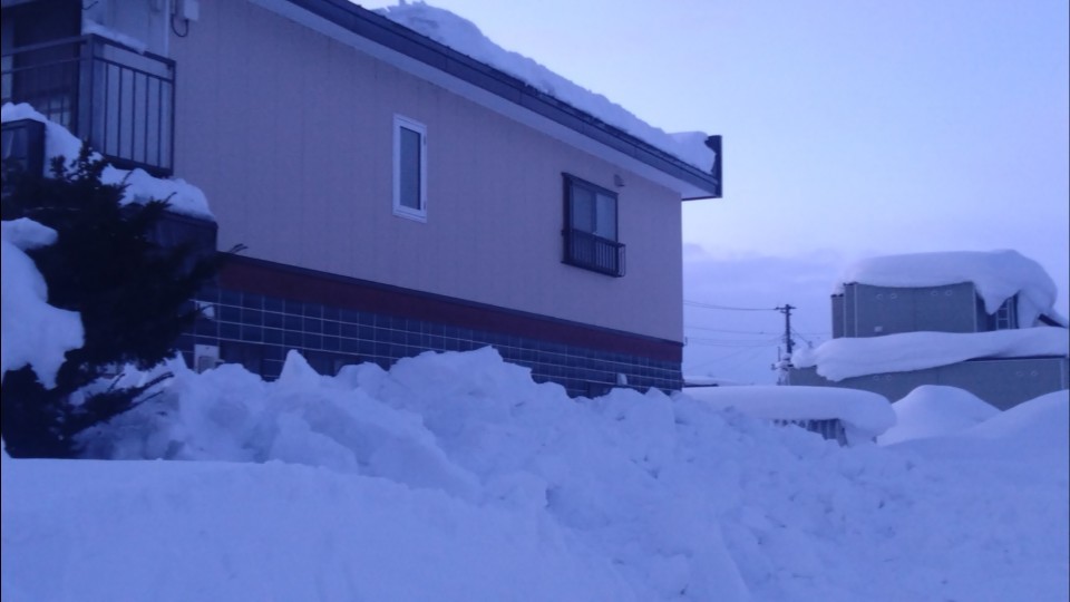 男性が転落した現場（8日午後　北海道岩見沢市）