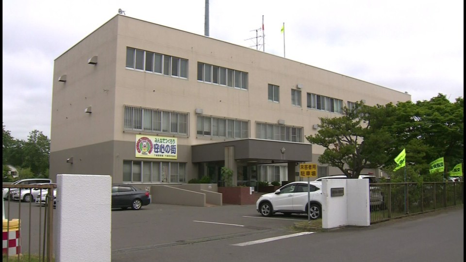 傷害などの疑いで無職の男（21）を逮捕した千歳警察署